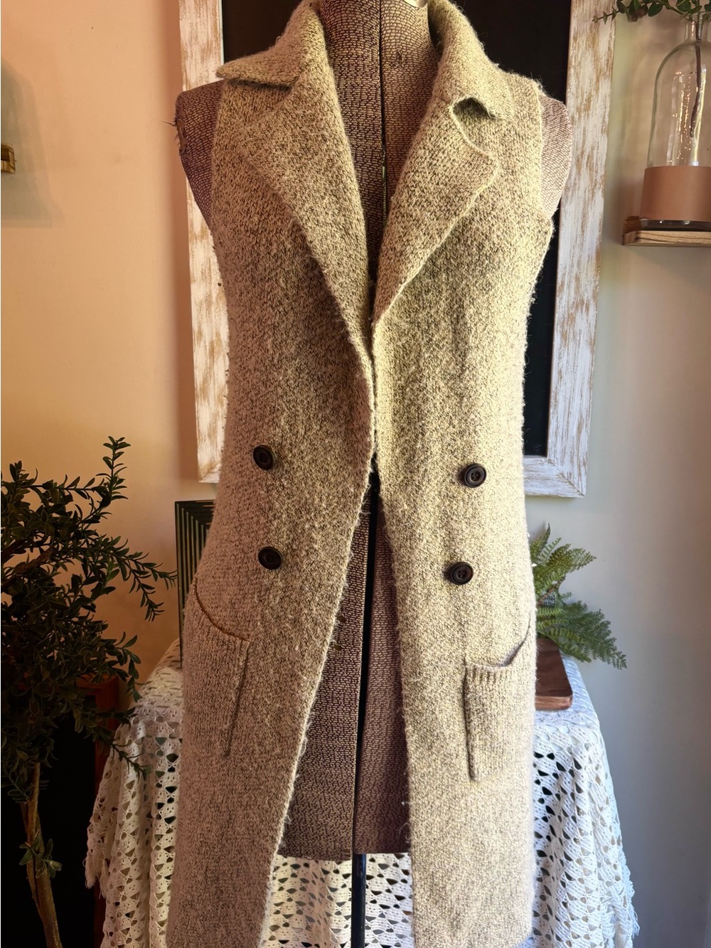 Sleeveless Double-Breasted Oatmeal Knit Vest Pockets Layering Medium